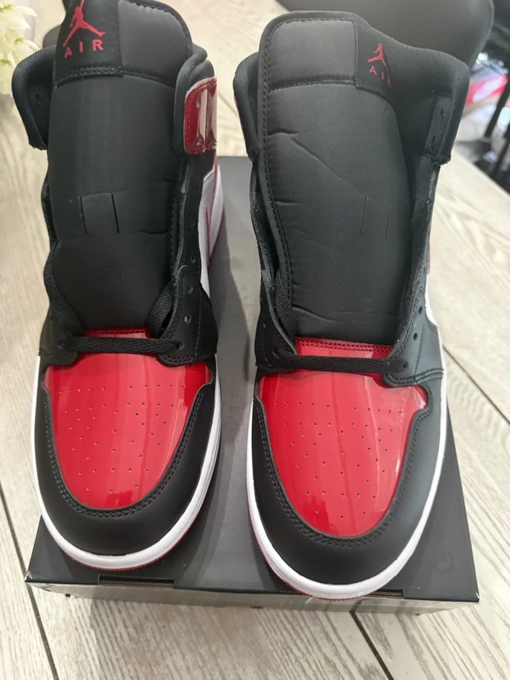 Jordan Men's Air Jordan 1 Mid Black/Red/White Athletic Shoes